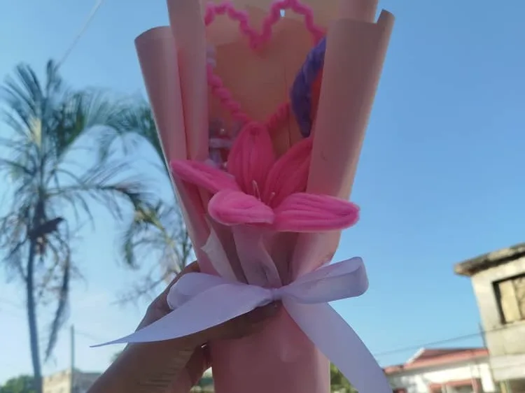 Ramo de lirio, corazón y lavanda