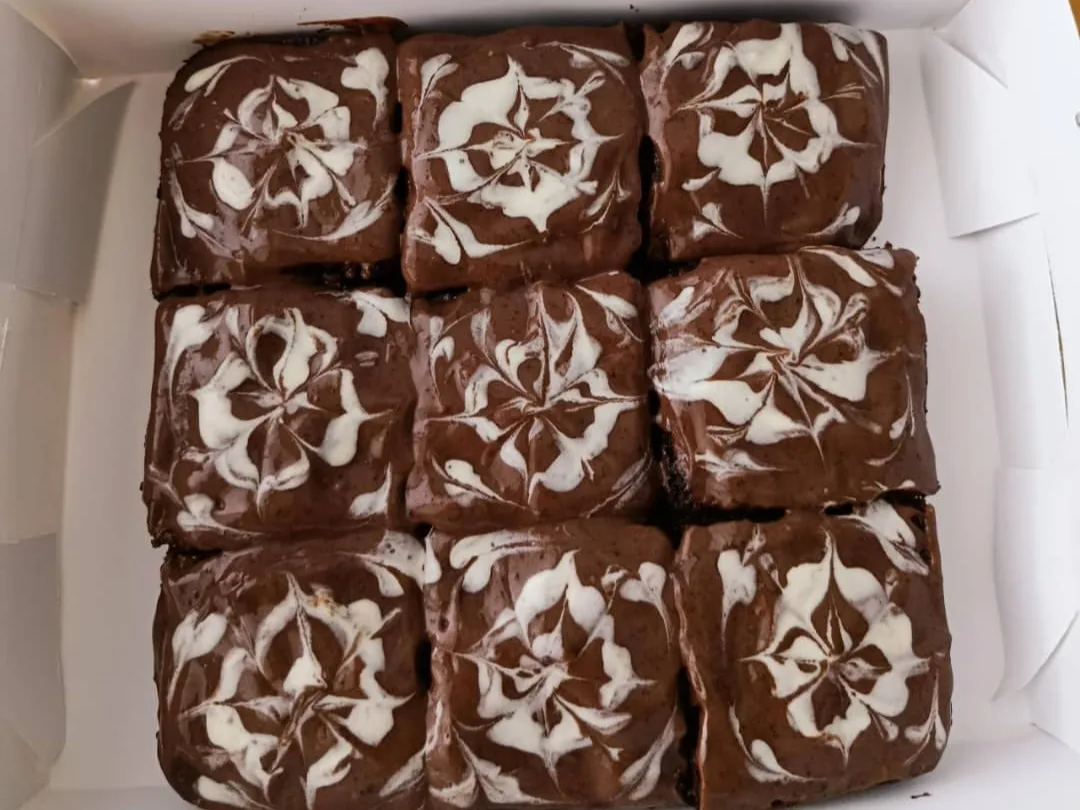 Brownie tradicional con cobertura de chocolate