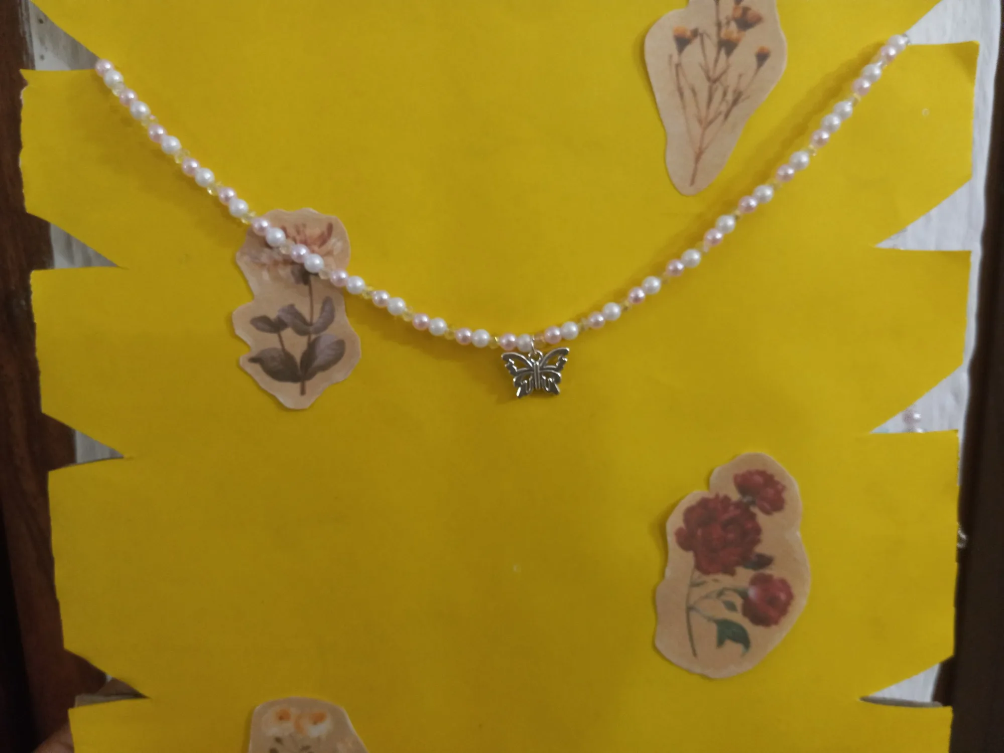 Collar de mariposa