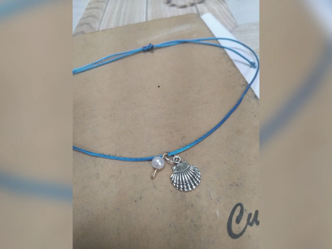 Collares de hilo o fantasmas