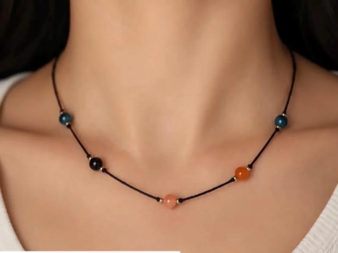 Collar de hilo y piedras semipreciosas