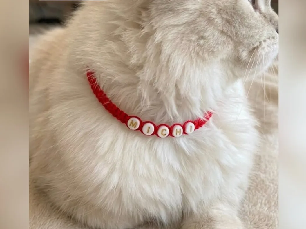 Collar tejido con nombre