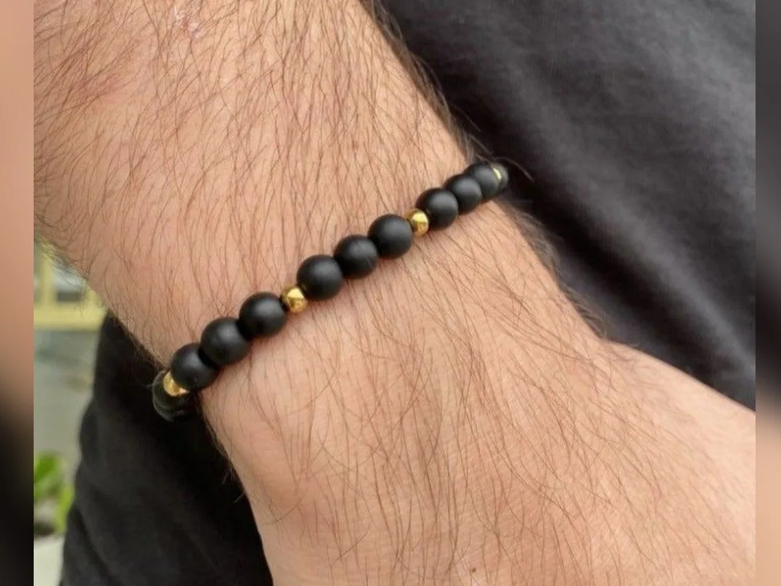 Pulsera de perlas negras mate